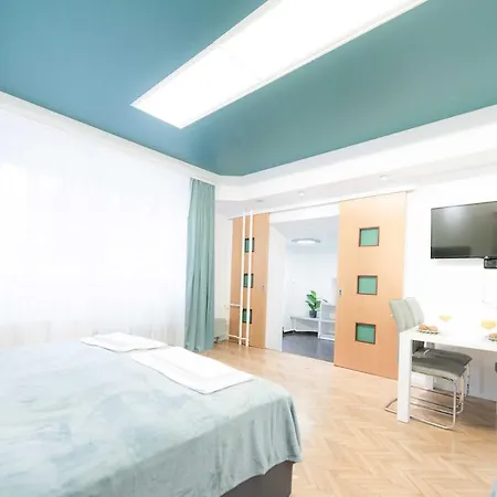 Apartma & Free Parking Апартаменти